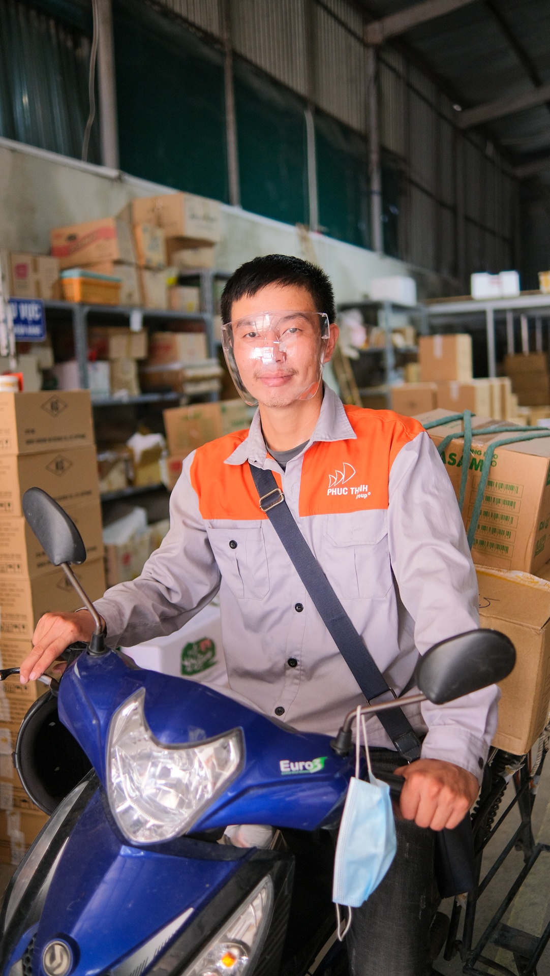 Shipper vượt hàng chục chốt kiểm dịch ảnh 2 Shipper vuot hang chuc chot kiem dich anh 2