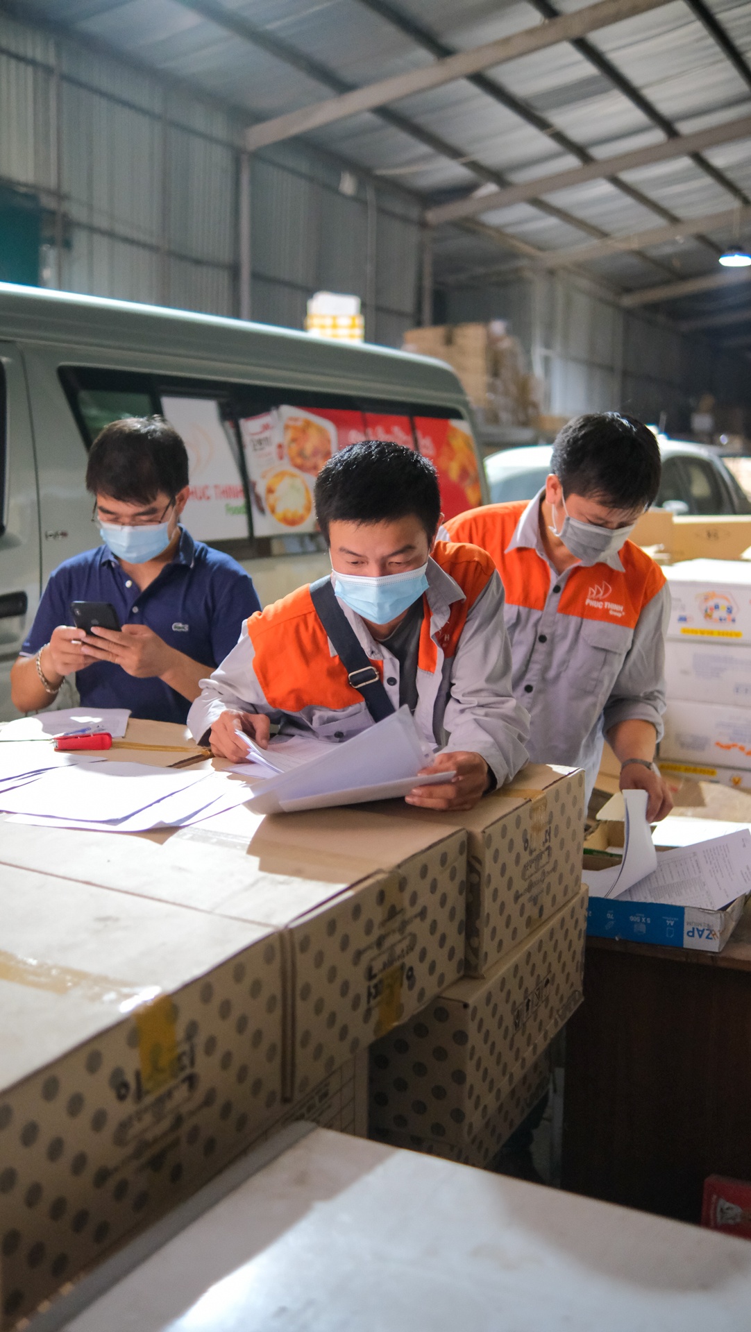 Shipper vượt hàng chục chốt kiểm dịch ảnh 6 Shipper vuot hang chuc chot kiem dich anh 6