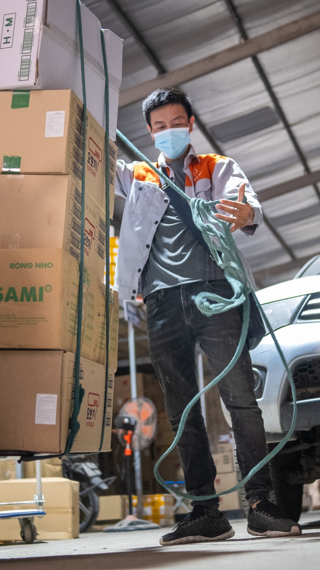 Shipper vượt hàng chục chốt kiểm dịch ảnh 10 Shipper vuot hang chuc chot kiem dich anh 10