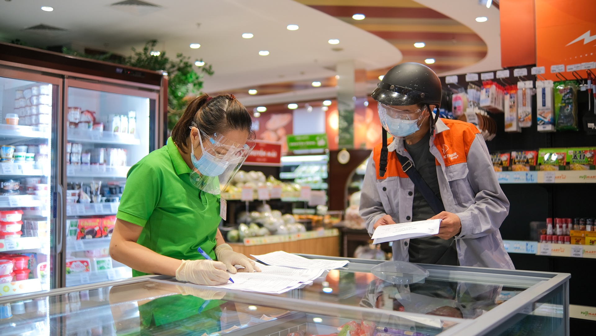 Shipper vượt hàng chục chốt kiểm dịch ảnh 21 Shipper vuot hang chuc chot kiem dich anh 21