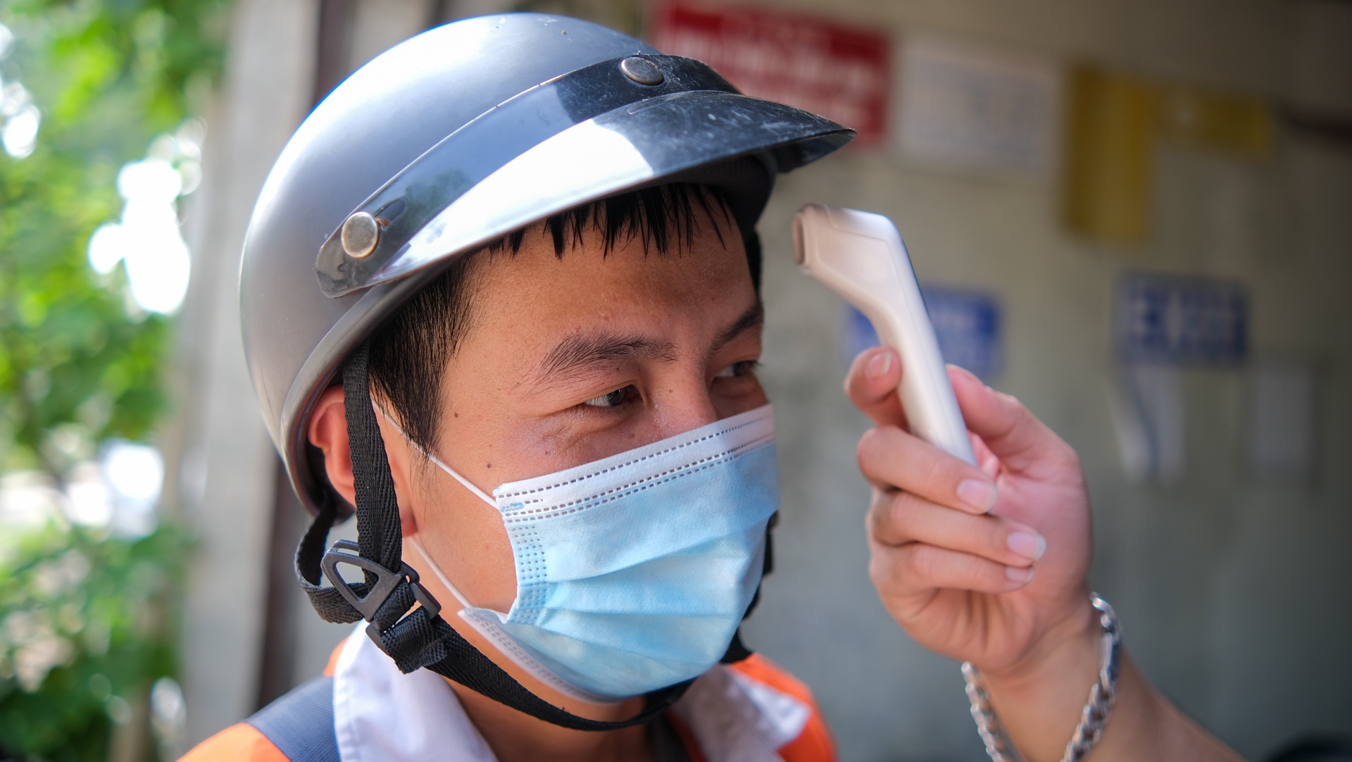 Shipper vượt hàng chục chốt kiểm dịch ảnh 3 Shipper vuot hang chuc chot kiem dich anh 3