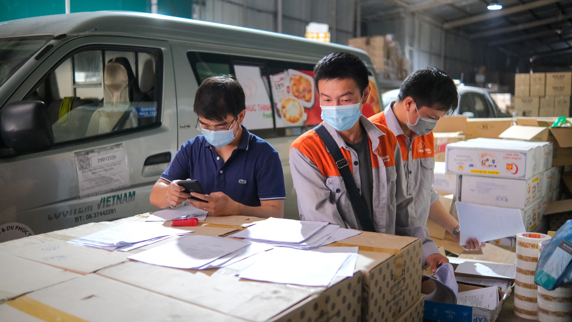 Shipper vượt hàng chục chốt kiểm dịch ảnh 5 Shipper vuot hang chuc chot kiem dich anh 5