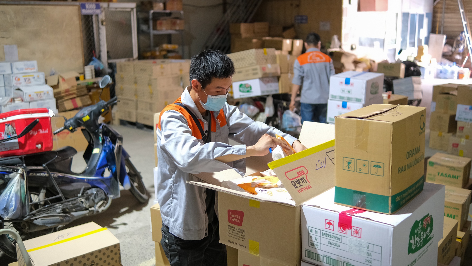 Shipper vượt hàng chục chốt kiểm dịch ảnh 7 Shipper vuot hang chuc chot kiem dich anh 7