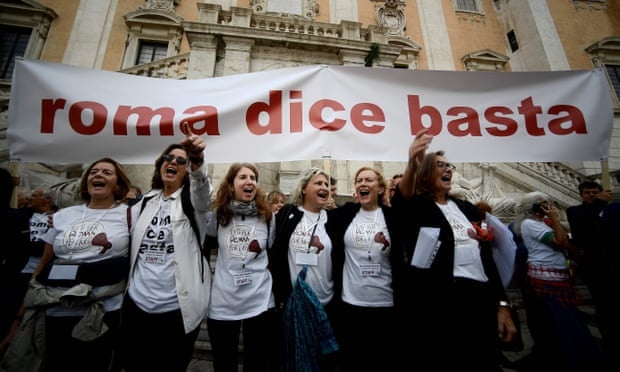 Hang nghin nguoi tuan hanh phan doi rac ngap o Rome hinh anh