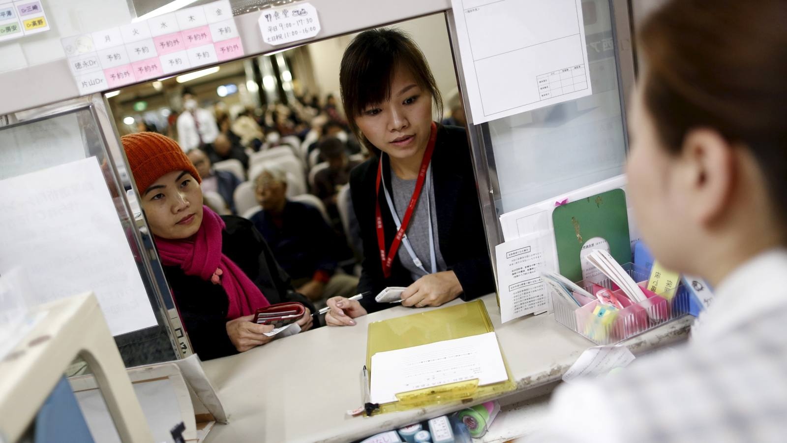 Thieu lao dong tram trong, Nhat Ban mo cua cho nhan cong nuoc ngoai hinh anh