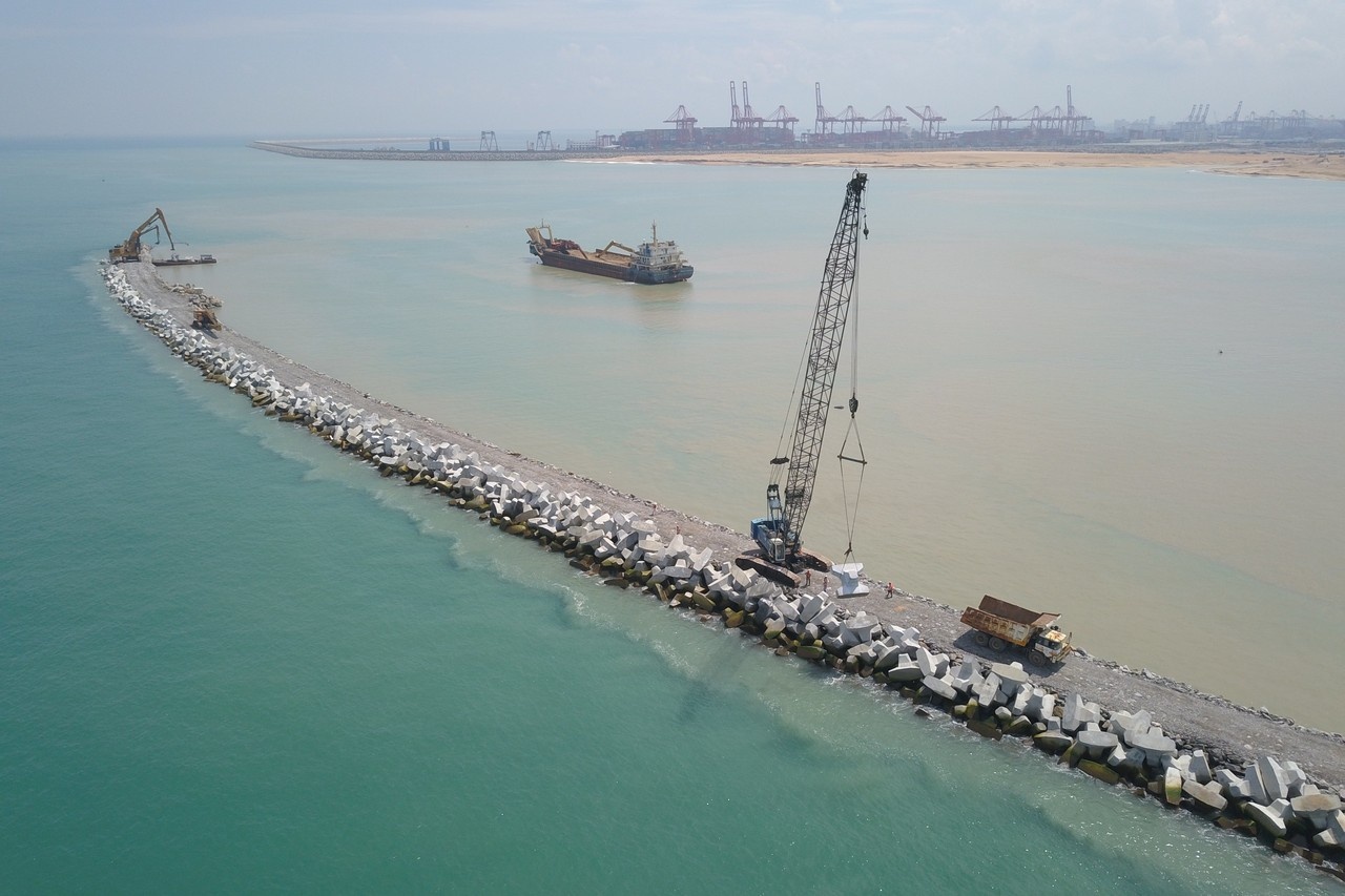 My canh tranh dau tu voi Trung Quoc anh 1