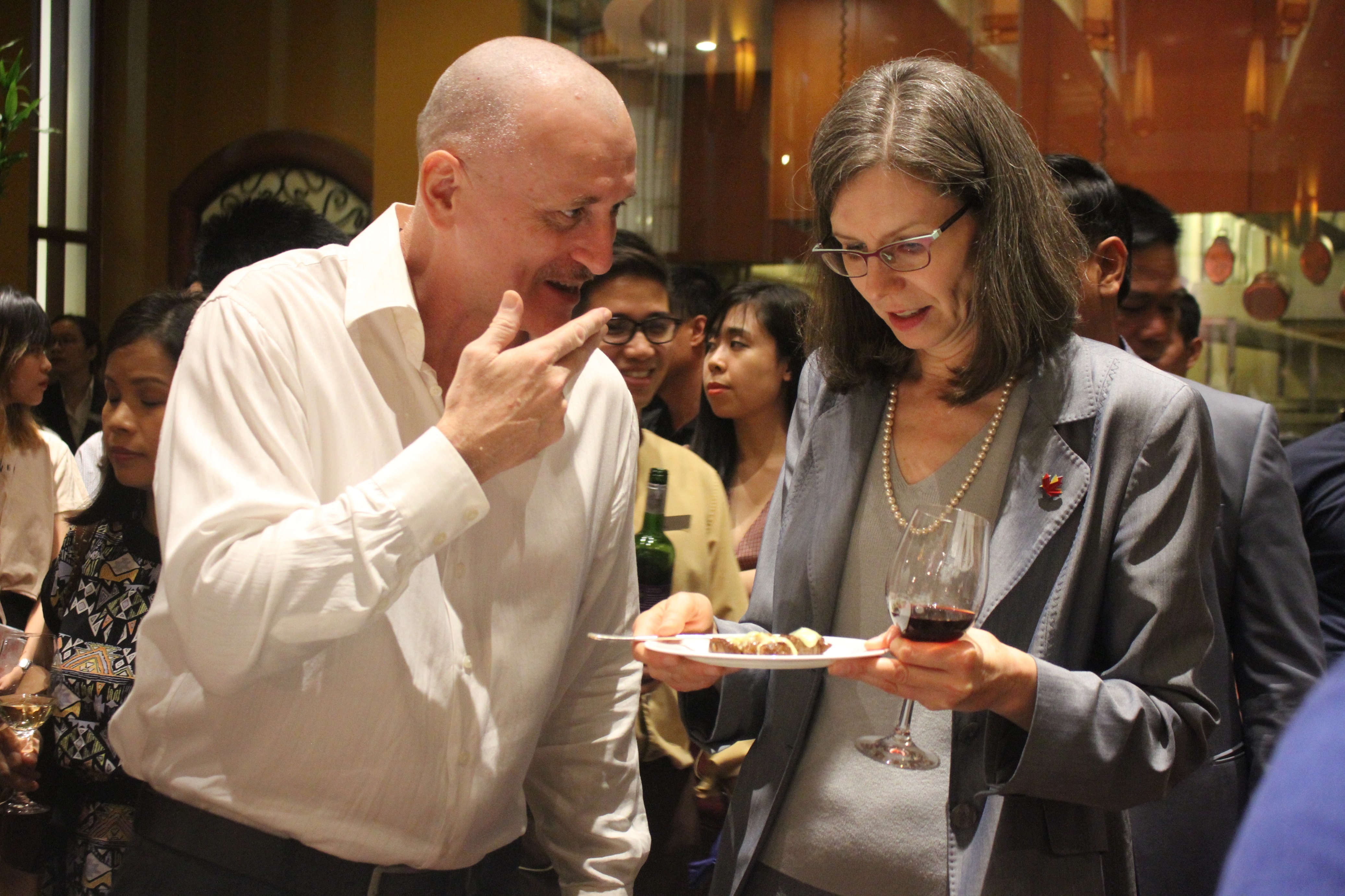 Thuc khach Ha Noi trai nghiem tinh hoa am thuc Canada hinh anh