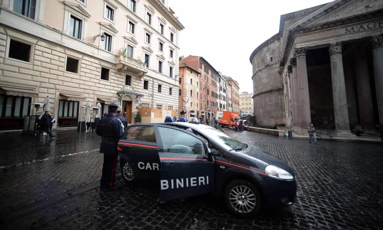 Ong trum toi pham khet tieng Italy bi bat sau 15 nam lan tron hinh anh