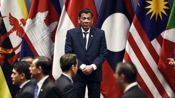 Tong thong Philippines noi dua ve viec tung hut can sa anh 1