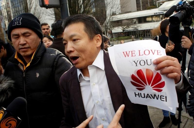 Dam dong gay on ao tai phien toa 'cong chua Huawei' hinh anh