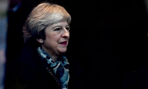 Anh hon loan vi Brexit, thu tuong doi mat bo phieu bat tin nhiem hinh anh