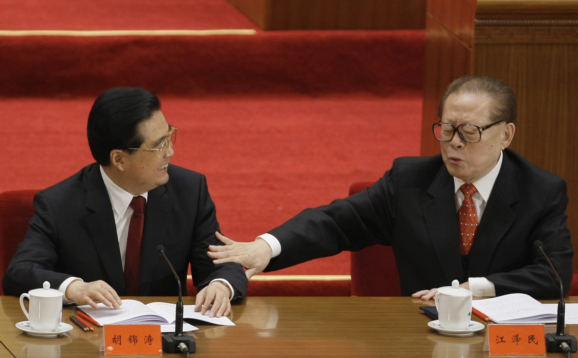 Tap Can Binh tri an tien nhiem anh 1