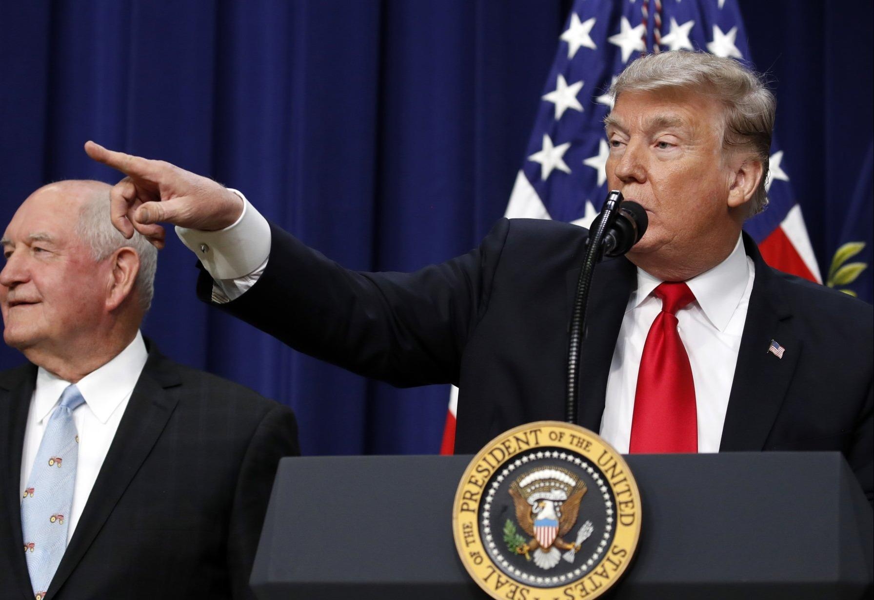 50 la don tu chuc va ngay cuoi nam hon loan cua chinh quyen TT Trump hinh anh