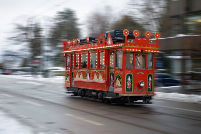 Phuong tien cong cong dong Giang sinh anh 5