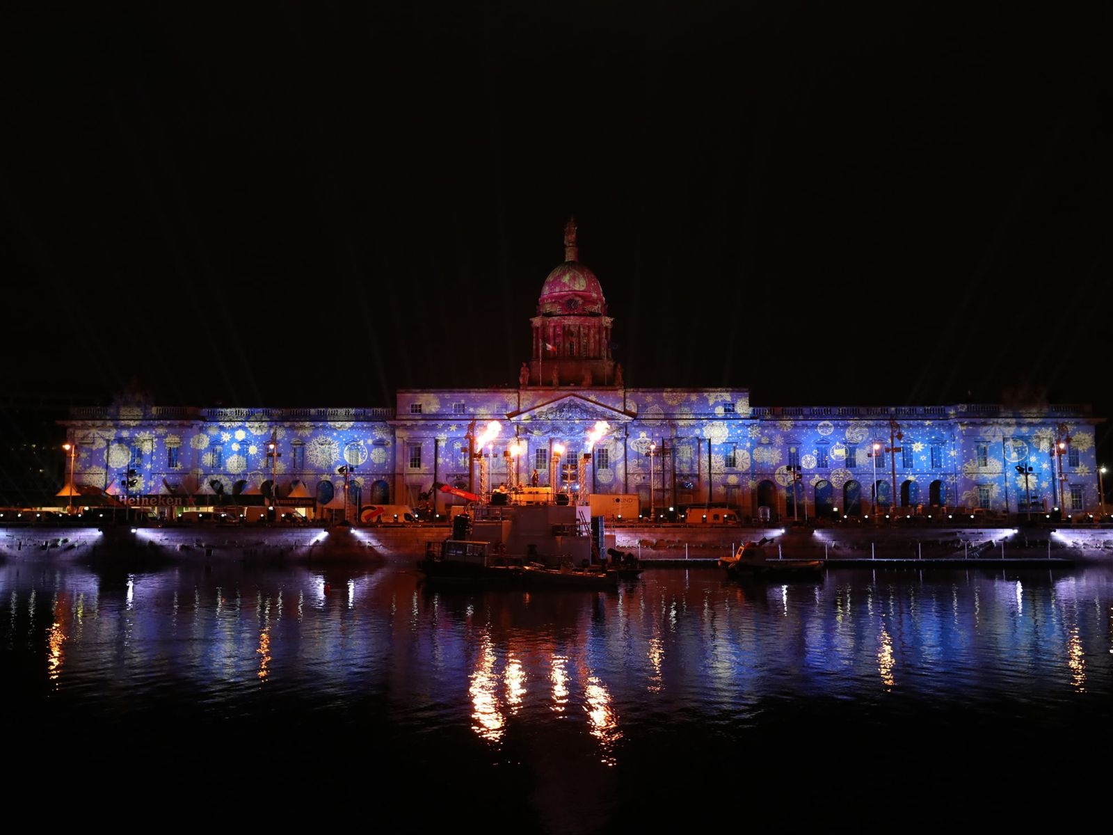 khong khi don giao thua tren the gioi anh 13