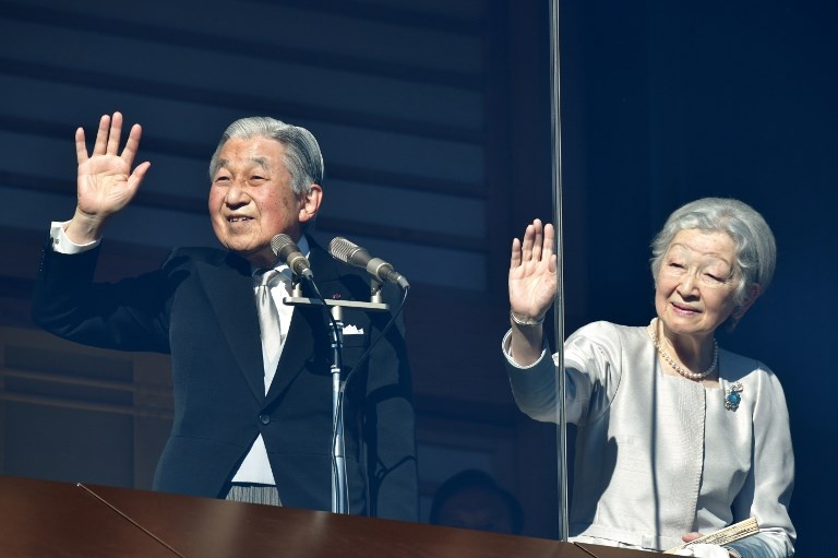 Nguoi dan Nhat khoc tai phat bieu nam moi cuoi cung cua Nhat hoang hinh anh