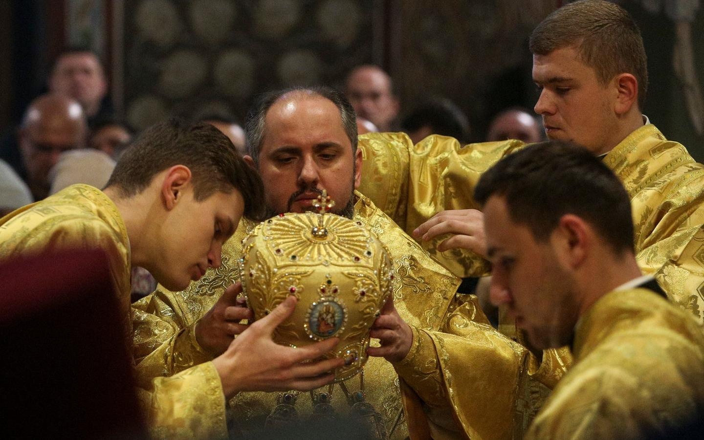 Ukraine truoc cuoc ly giao lon nhat cua dao Co doc trong hang the ky hinh anh