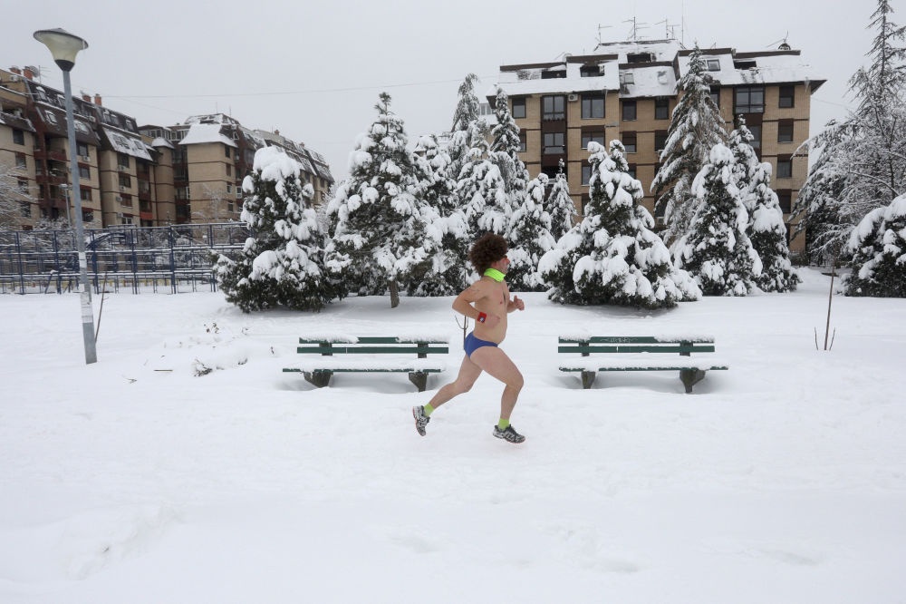 mac do boi thi chay tren tuyet anh 5