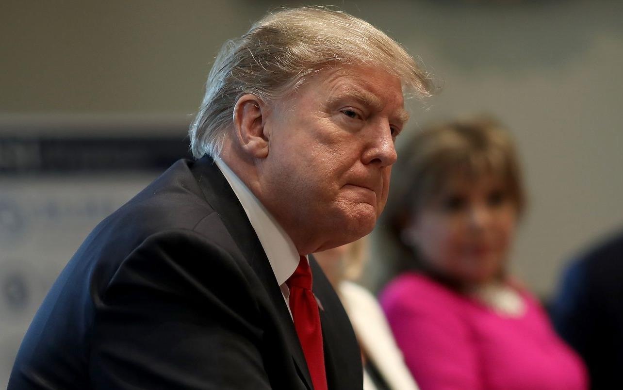 Axios: 60% thoi gian ong Trump xem TV, dung Twitter, goi dien thoai hinh anh