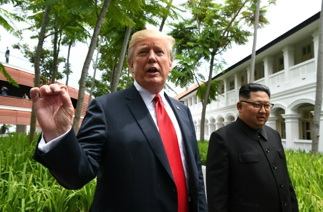 Tong thong Trump thong bao se gap ong Kim Jong Un o Ha Noi hinh anh