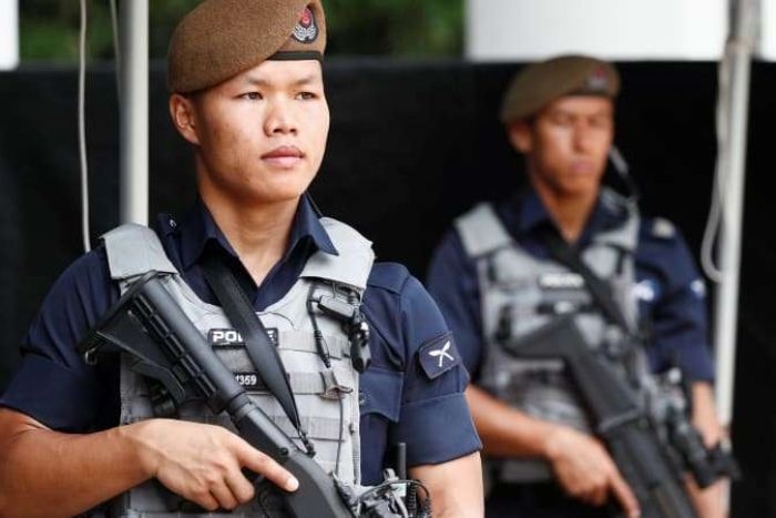 Dac nhiem Gurkha tinh nhue tung bao ve hoi nghi Trump-Kim o Singapore hinh anh