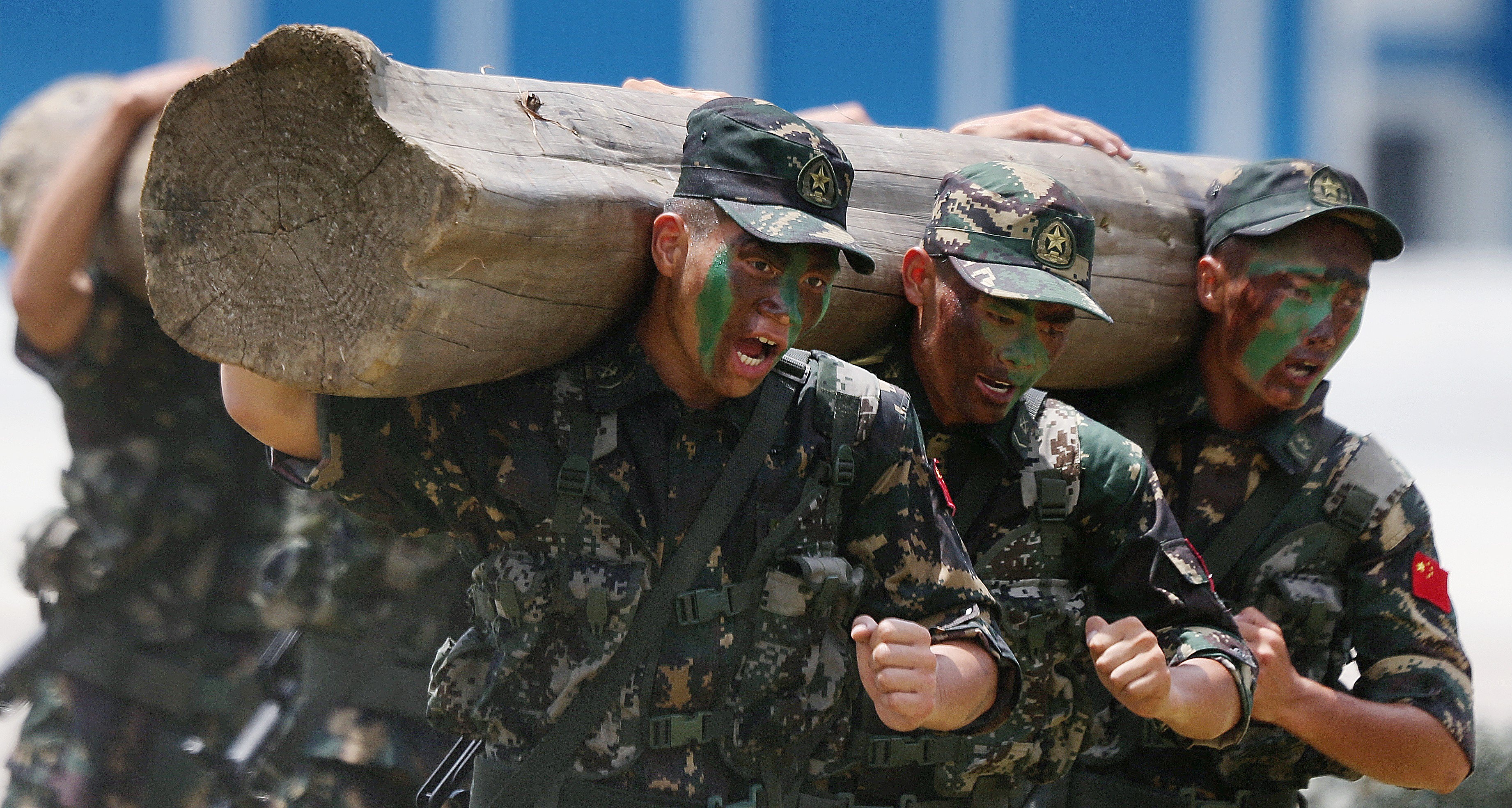Quan doi Trung Quoc san sang chien dau anh 2