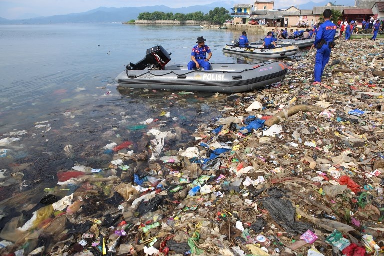 Qua tai rac o bai bien Indonesia anh 5