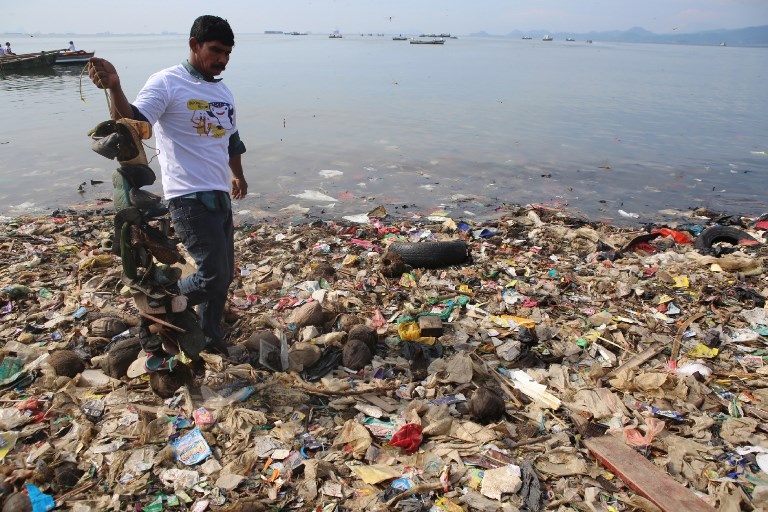 Qua tai rac o bai bien Indonesia anh 8