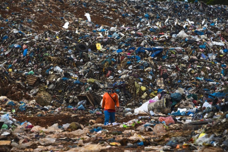 Qua tai rac o bai bien Indonesia anh 9