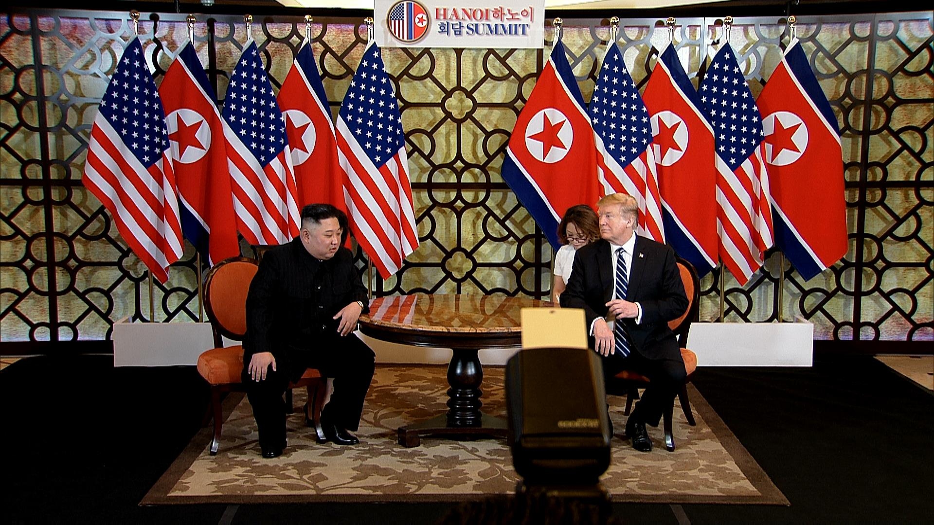 Binh luan cua ong Trump trong buoi hop bao anh 4