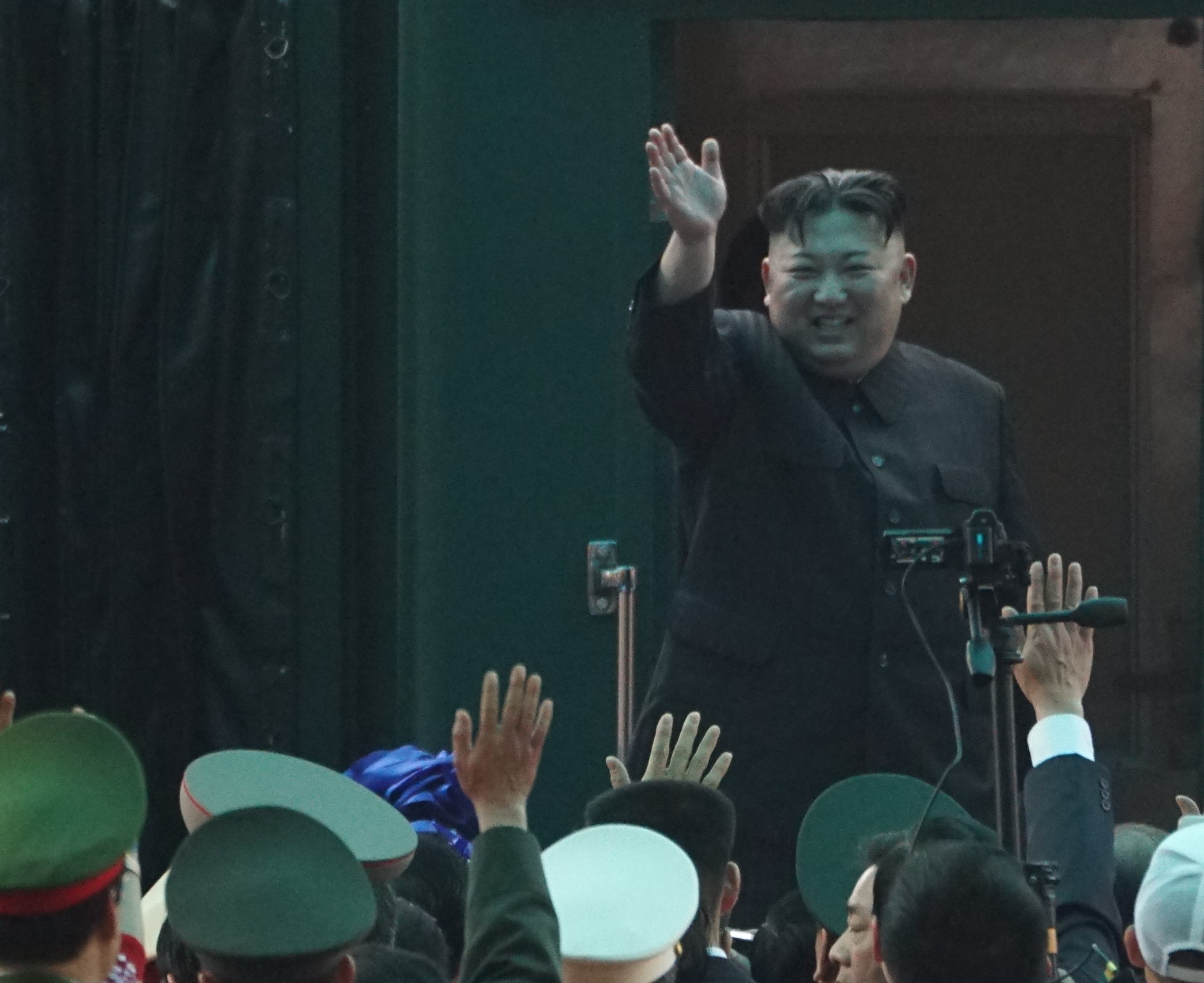 Ong Kim Jong Un thay doi hinh anh sau thuong dinh o Ha Noi hinh anh