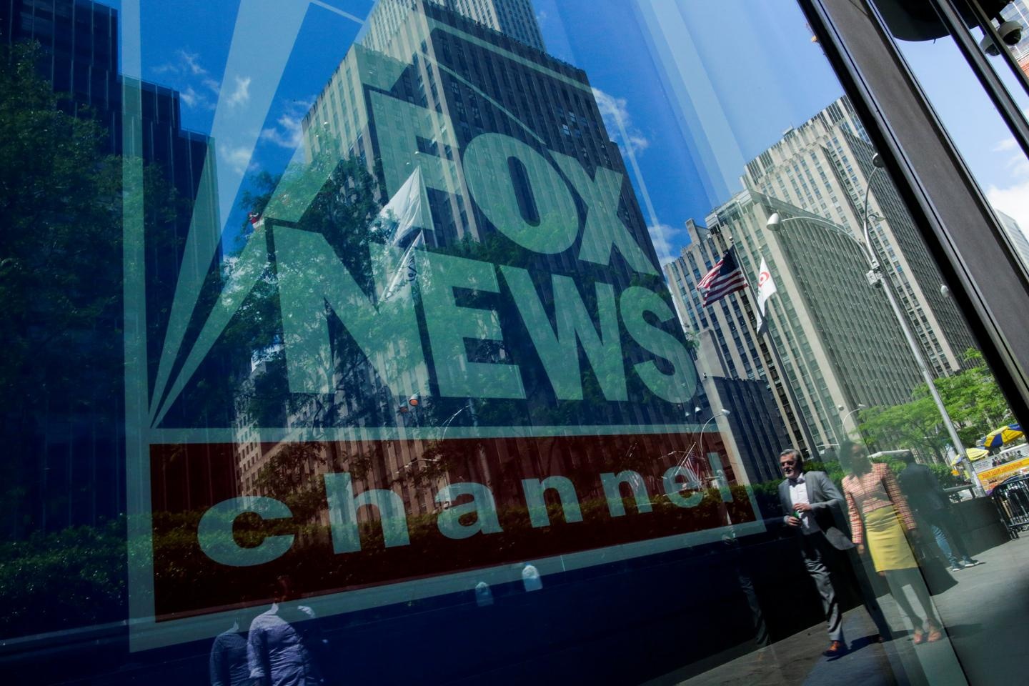 Phe Dan chu cam cua Fox News anh 1