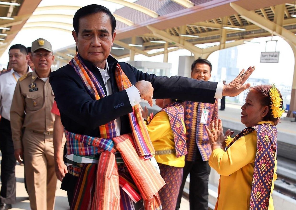 Doi phe, mua phieu va nhung chuyen la trong mua bau cu Thai Lan hinh anh