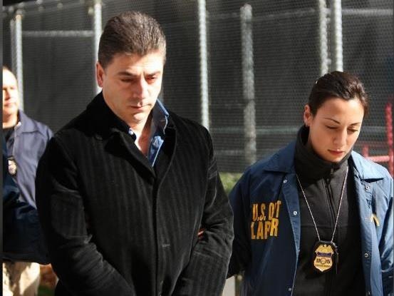 Bo gia New York bi ban chet truoc cua nha anh 1