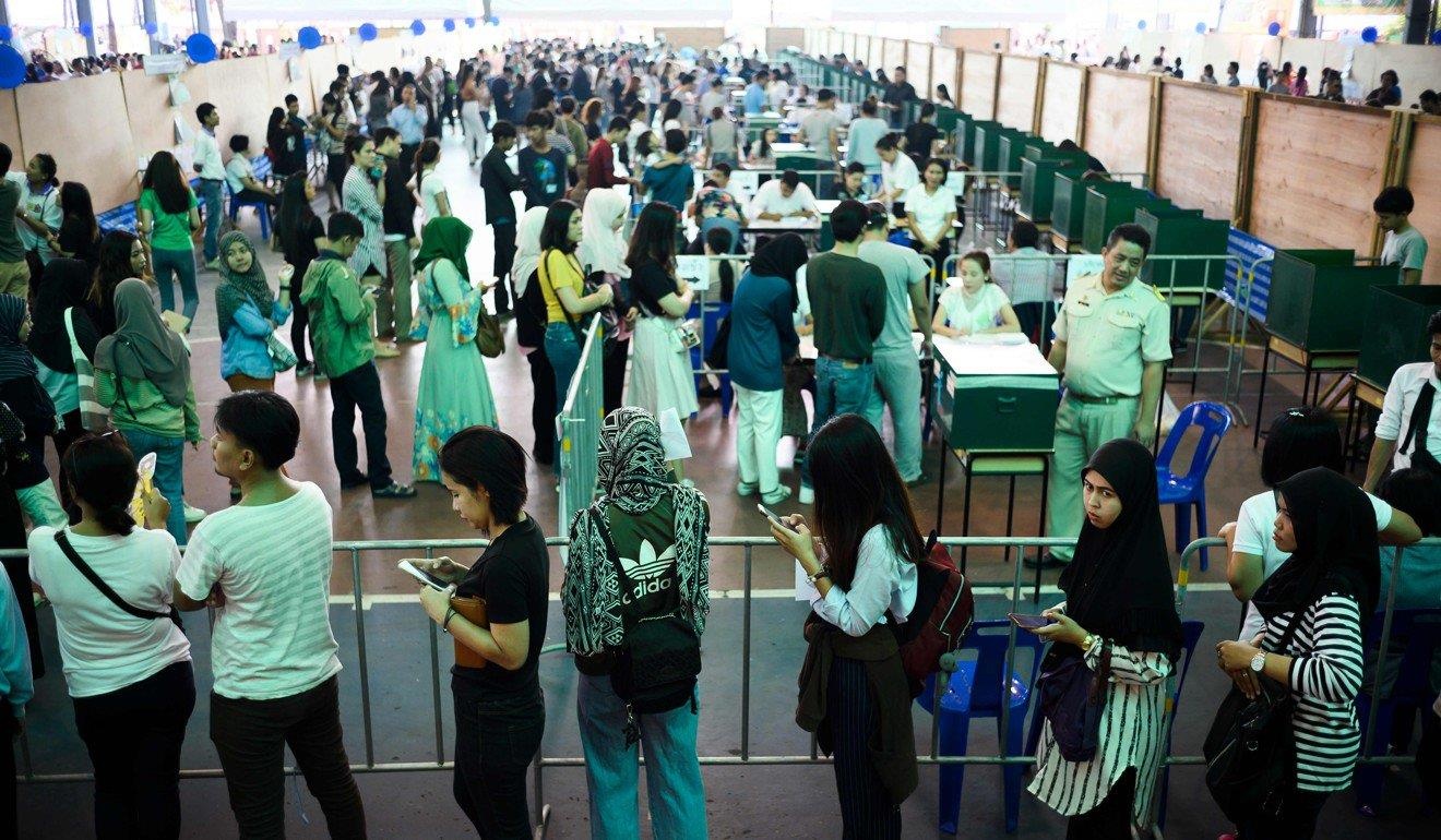 Nguoi Thai no nuc di bau cu lan dau sau 8 nam anh 8