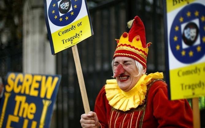 Bi kich hay hai kich: Nguoi Anh hoang mang ve Brexit hinh anh