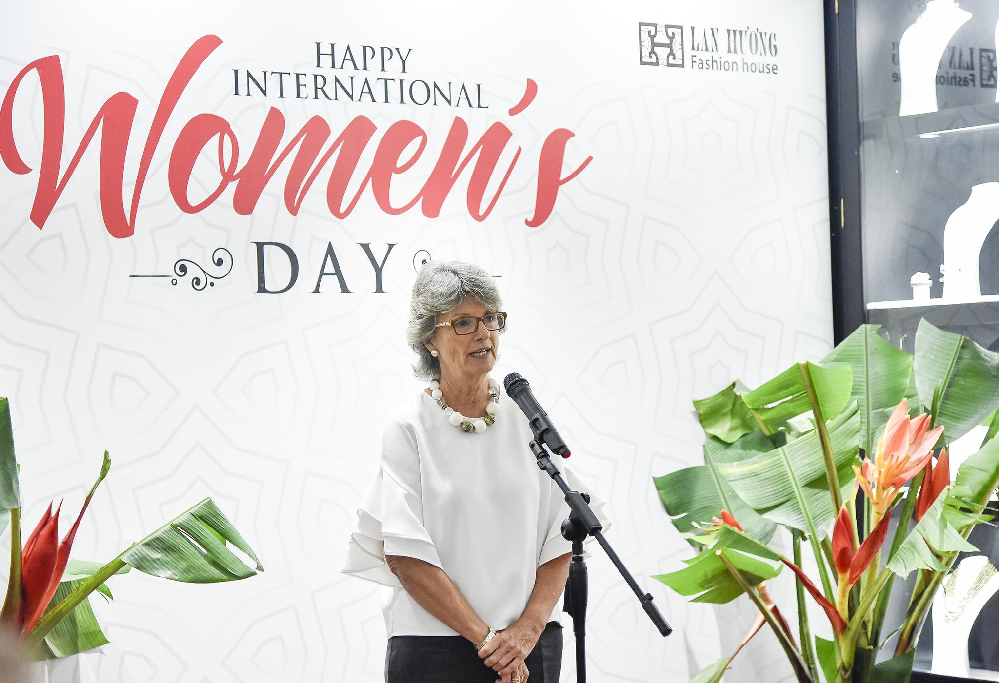 Phu nhân Đại sứ gặp mặt nhân ngày Quốc tế Phụ nữ ảnh 2 Phu nhan Dai su gap mat nhan ngay Quoc te Phu nu anh 2