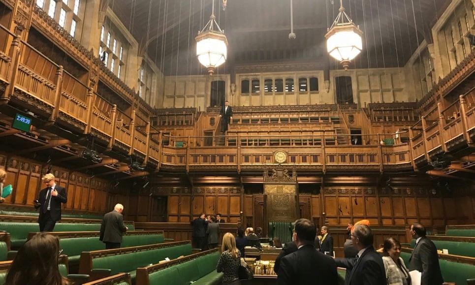 Nha quoc hoi Anh bi dot anh 1
