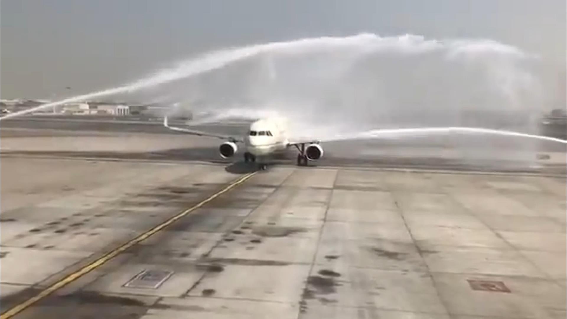 Phun nước gây hỏng máy bay ở Dubai ảnh 1 Phun nuoc gay hong may bay o Dubai anh 1