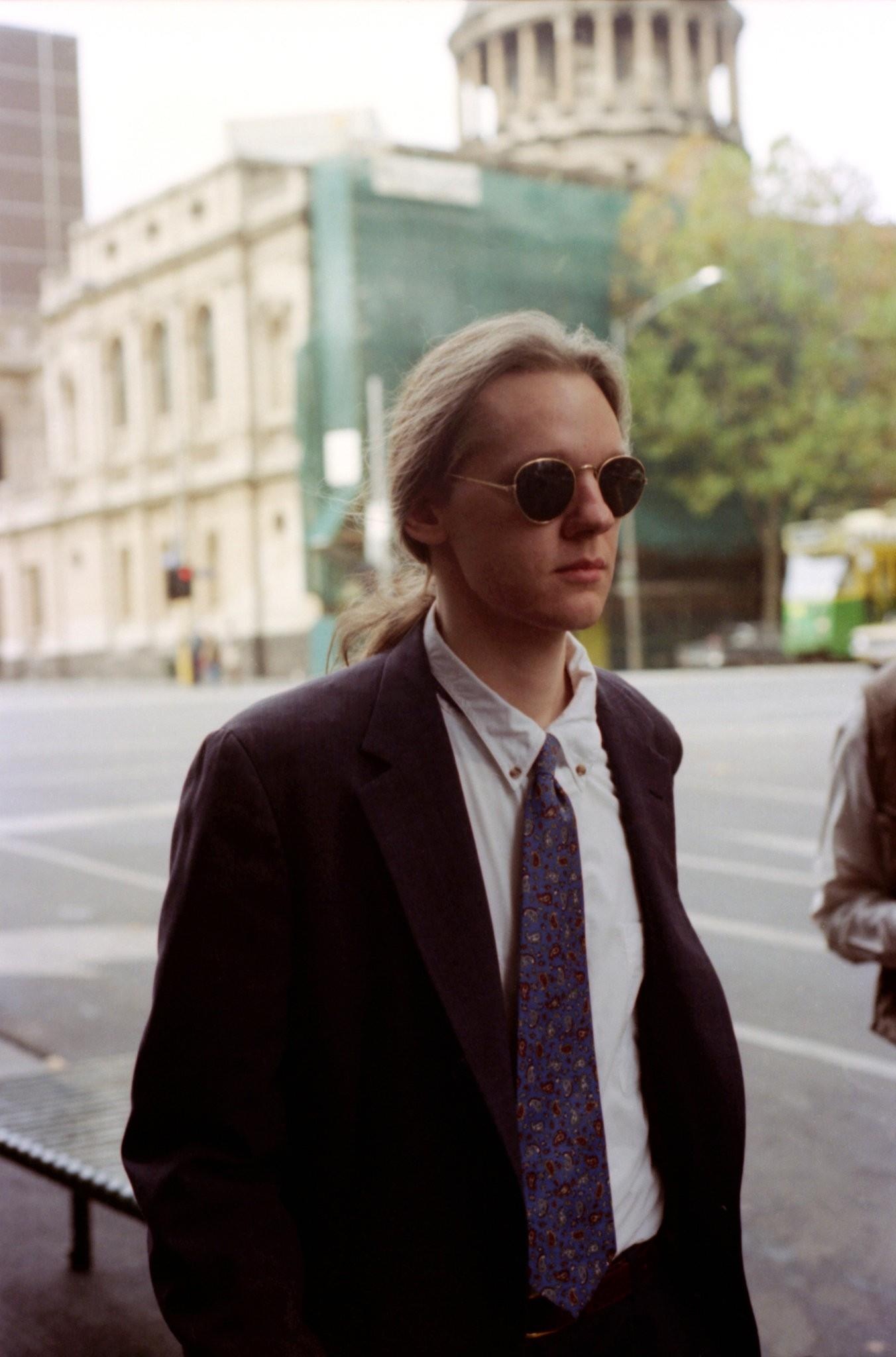 Julian Assange: nguoi hung hay ke lam mat on dinh the gioi anh 3