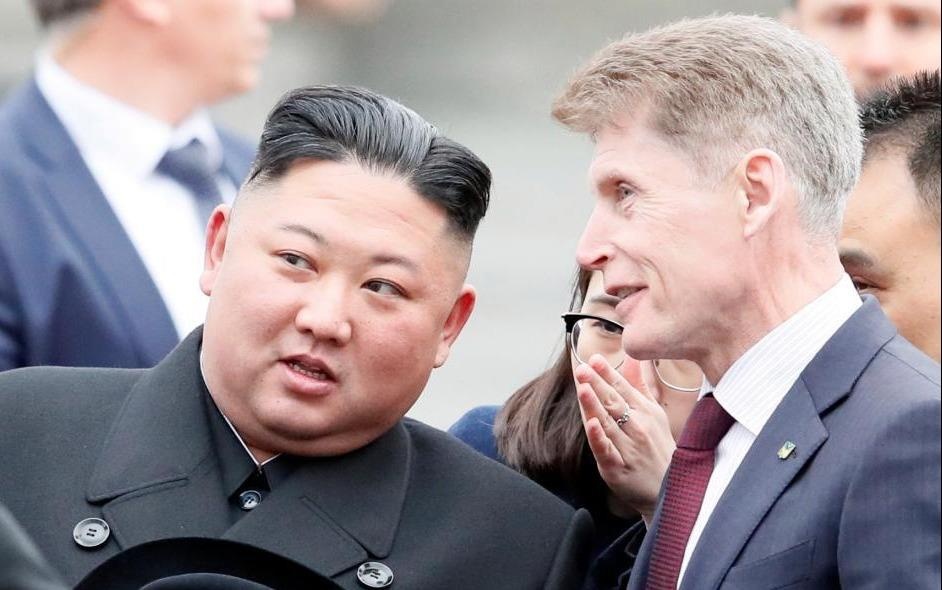 Nga dai ong Kim Jong Un banh pelmeni va trung ca muoi caviar do hinh anh