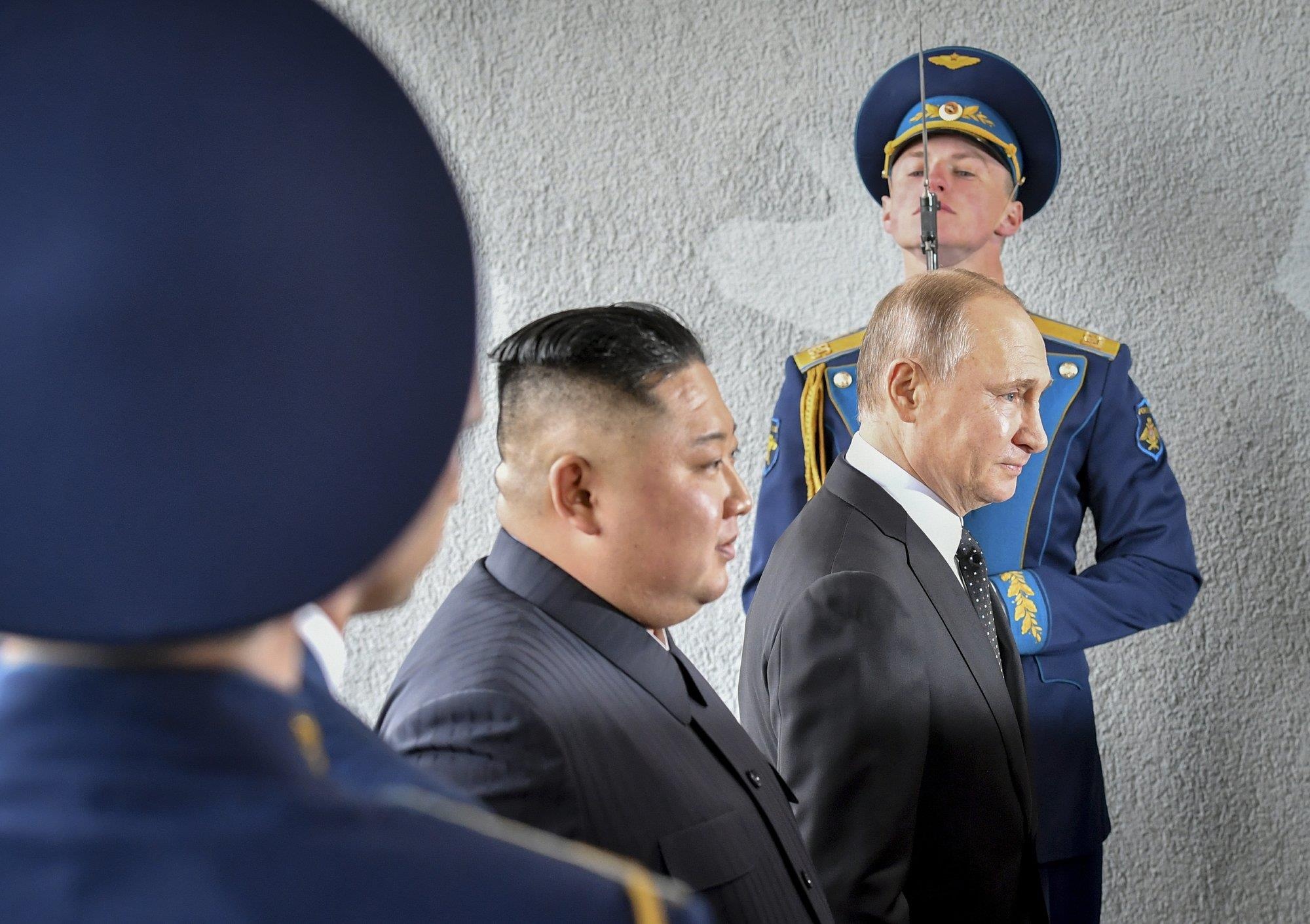 Putin bat ngo den dung gio tiep don Kim Jong Un anh 1