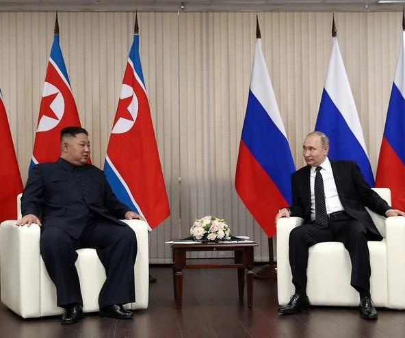 Thuong dinh Kim - Putin: 'Chung toi khong co gi phai giau TT Trump' hinh anh