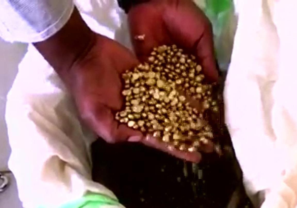 Duong day buon lau vang hang ty USD tu chau Phi toi Trung Dong hinh anh