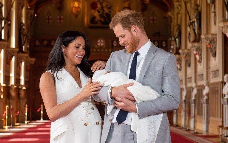 Nguoi dan BBC bi sa thai vi xuc pham em be Hoang gia nhu tinh tinh hinh anh