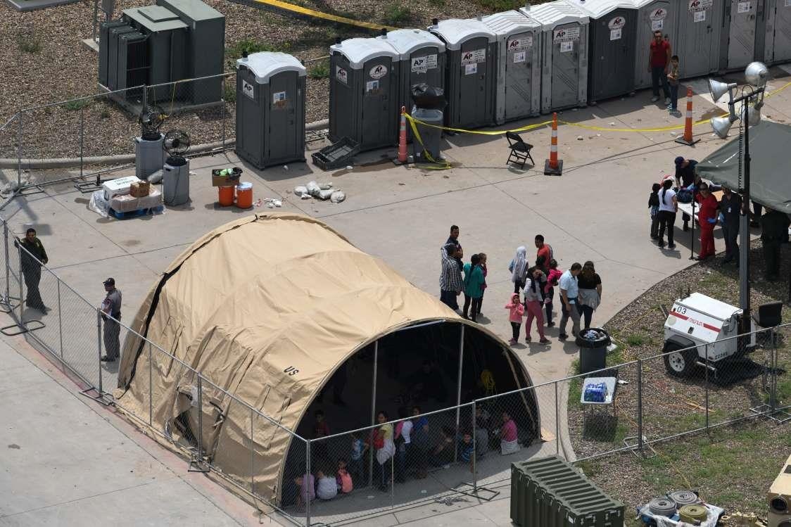 di dan song trong trai tam o bien gioi my anh 3