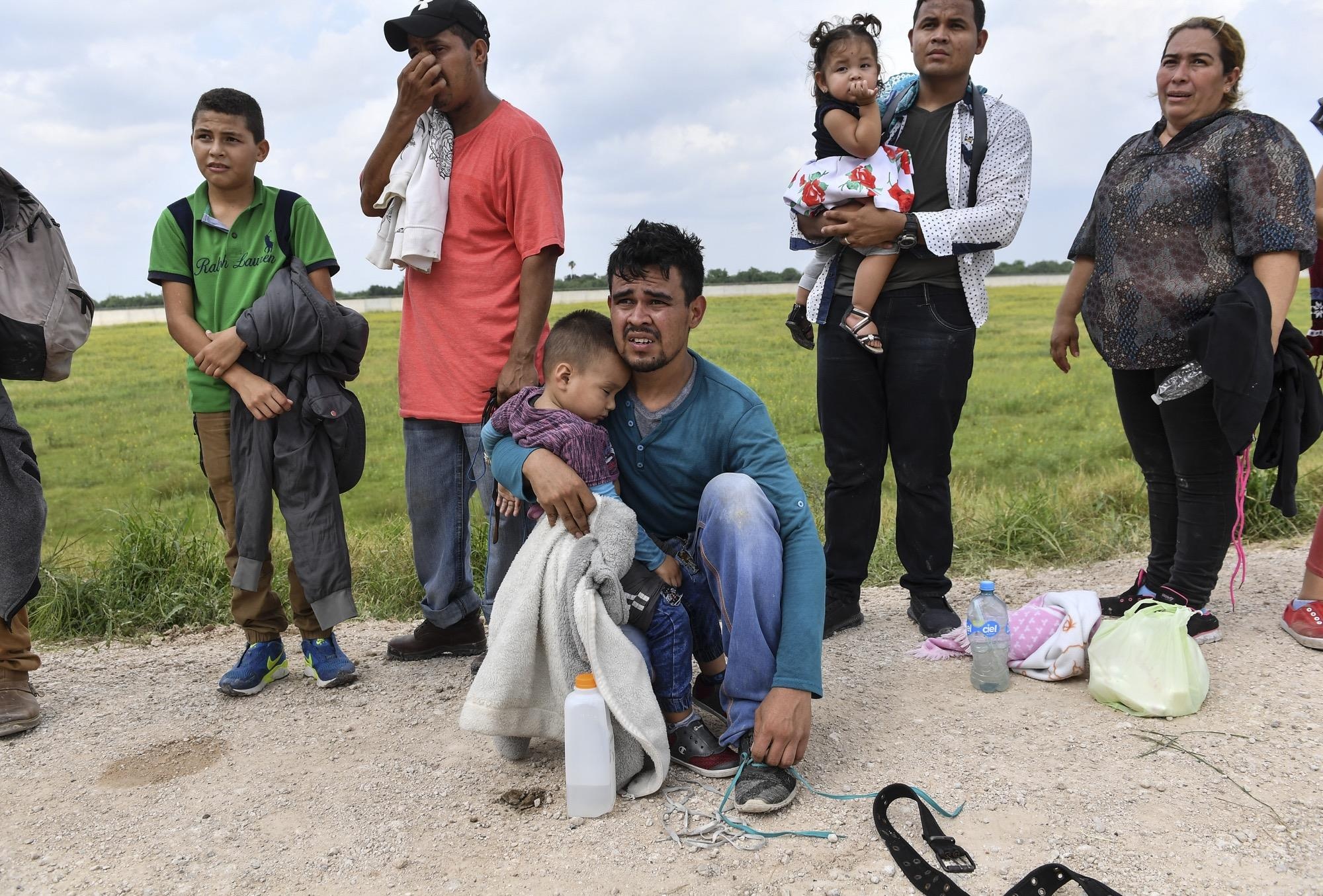 5 tieng 'di san' nguoi nhap cu trai phep phia nam bien gioi nuoc My hinh anh