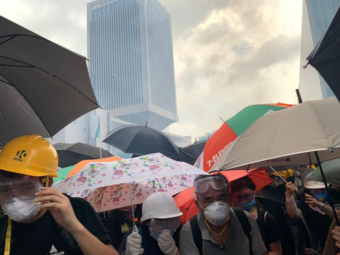 Canh sat Hong Kong ban hoi cay vao nguoi bieu tinh anh 3