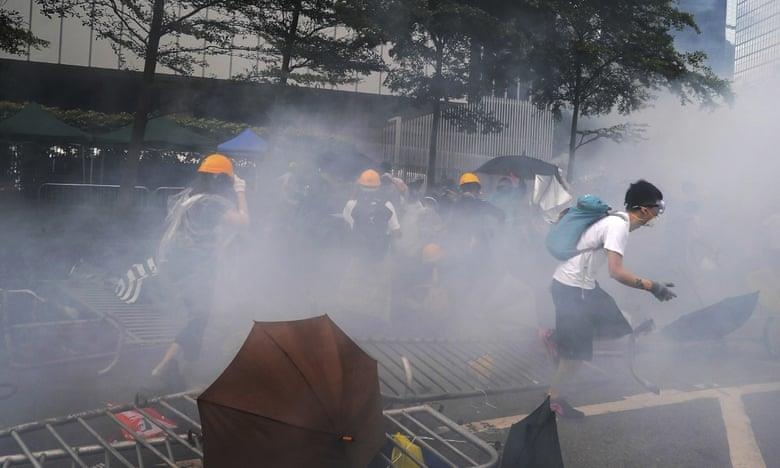 Canh sat Hong Kong ban hoi cay vao nguoi bieu tinh anh 5