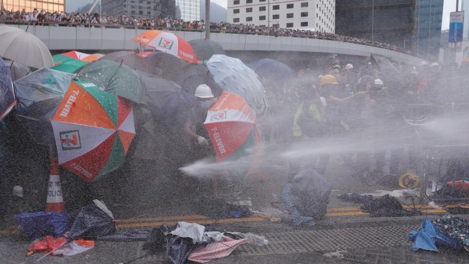 Canh sat Hong Kong ban hoi cay vao nguoi bieu tinh anh 9